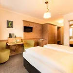 Hotel Garni Entstrasser 3*