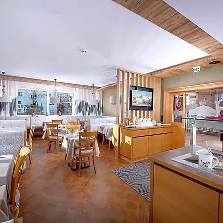 Hotel Garni Entstrasser 3*