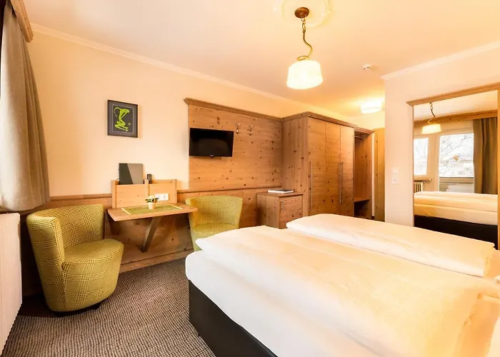 Hotel Garni Entstrasser 3*